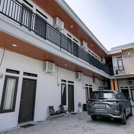 Отель Reddoorz @ Jalan Urip Sumoharjo Lampung Бандар-Лампунг Экстерьер фото