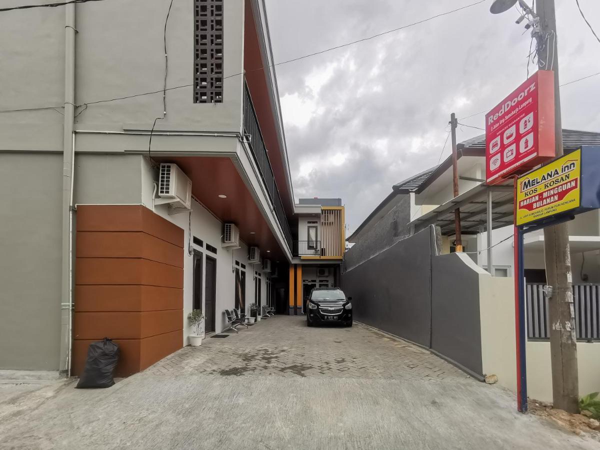 Отель Reddoorz @ Jalan Urip Sumoharjo Lampung Бандар-Лампунг Экстерьер фото