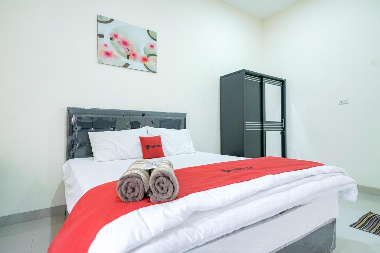 Отель Reddoorz @ Jalan Urip Sumoharjo Lampung Бандар-Лампунг Экстерьер фото