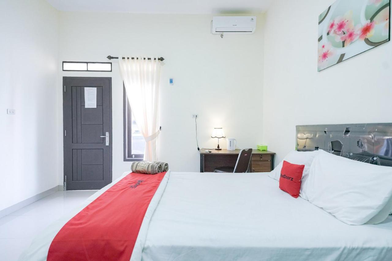 Отель Reddoorz @ Jalan Urip Sumoharjo Lampung Бандар-Лампунг Экстерьер фото